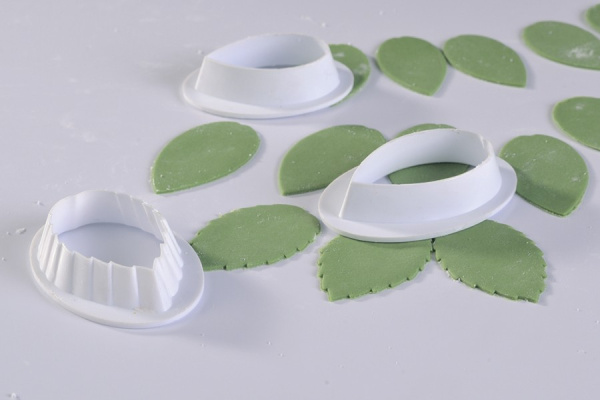 Выемка Uni Flowers "Листик гладкий" (2 шт), 55х35мм-45х26мм